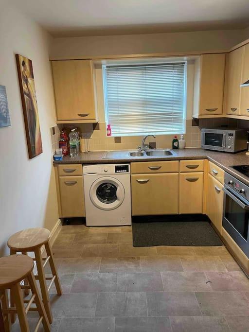 Lincoln View Sleeps 4 Balcony Self Check-In Apartment ภายนอก รูปภาพ