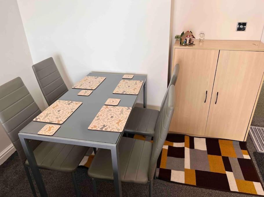 Lincoln View Sleeps 4 Balcony Self Check-In Apartment ภายนอก รูปภาพ
